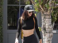 Kendall Jenner odsłoniła płaski brzuch